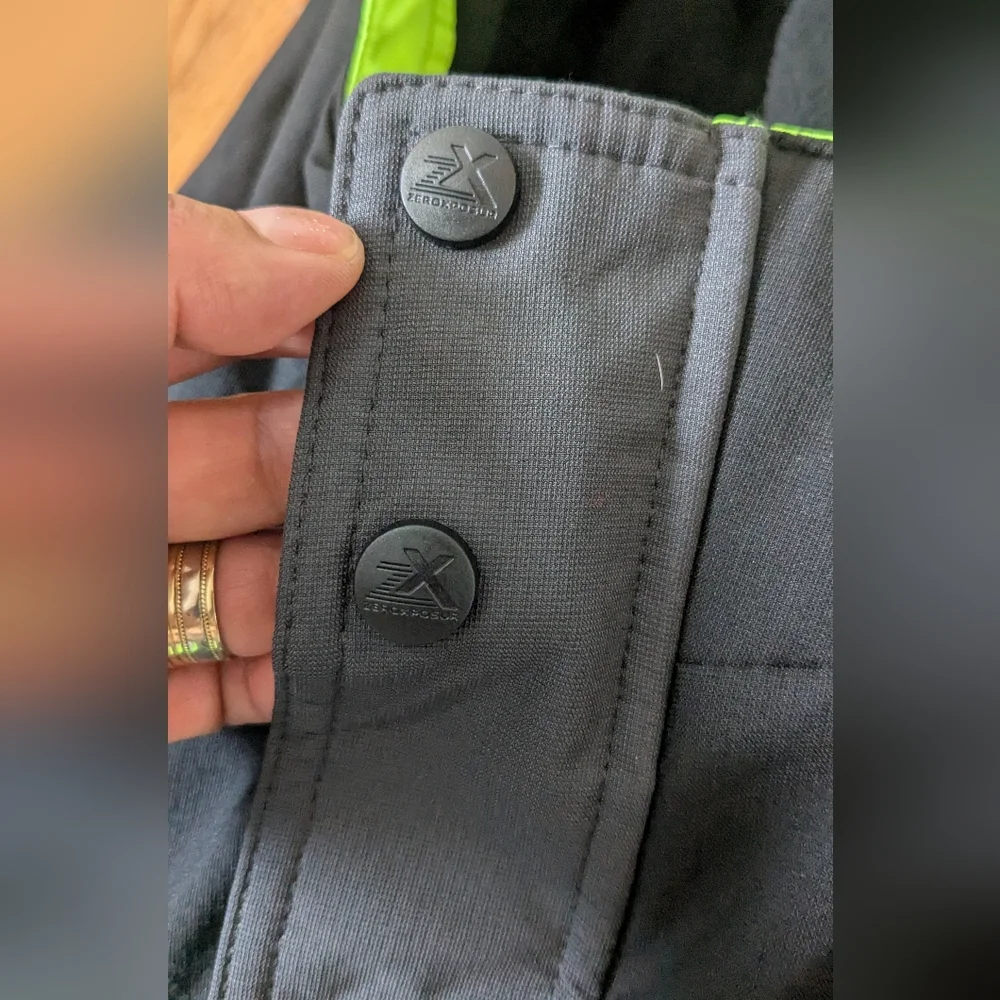 ZeroXposur Kids' Black and Gray Puffer with Green Accents Size XL(14_16)